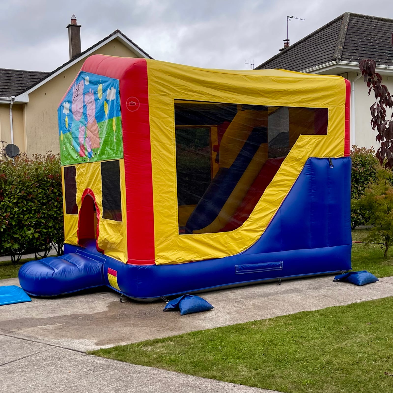 Peppa Pig Bouncy Castle with 6ft Slide 14ftx14ft