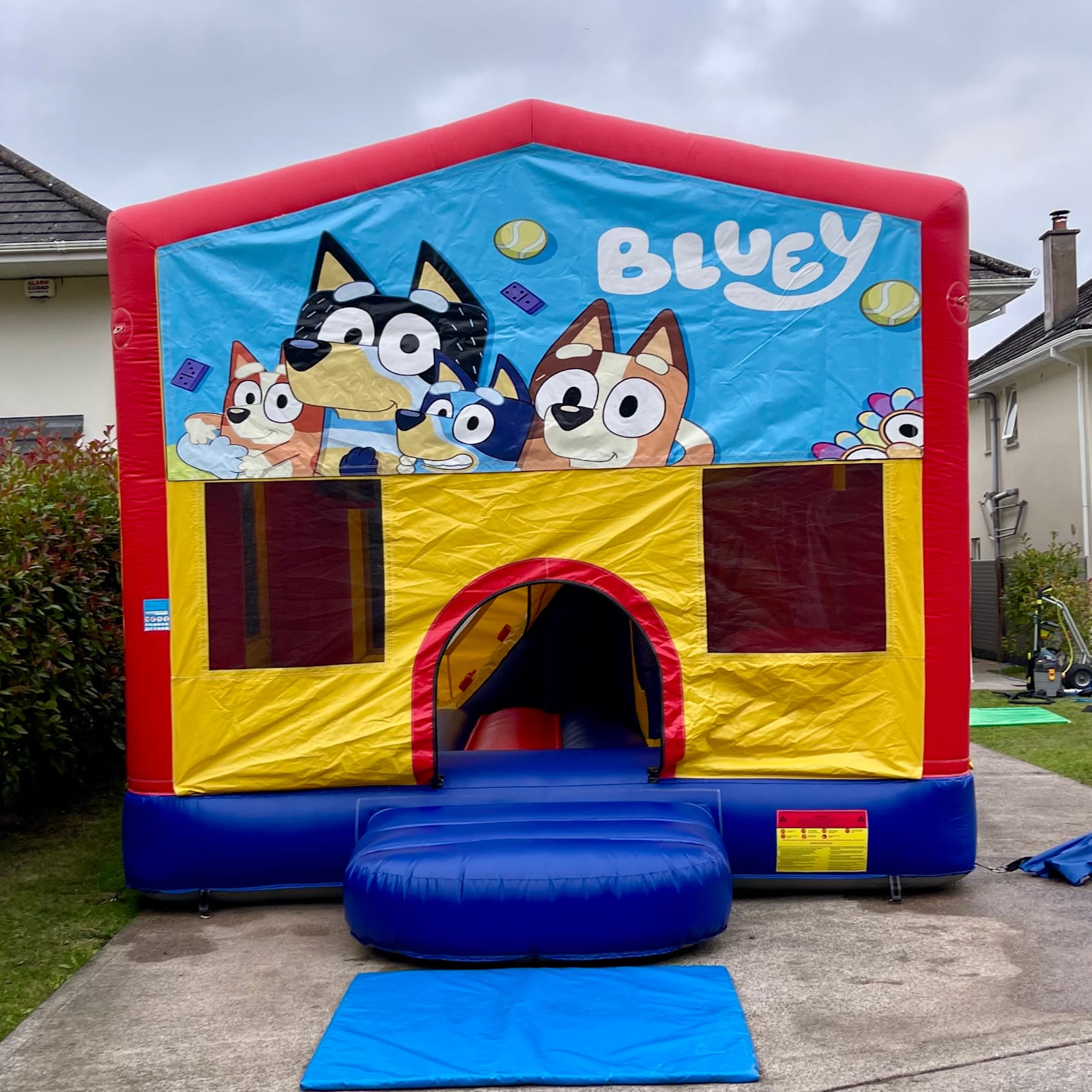 Bluey Bouncy Castle with 6ft Slide 14ftx14ft