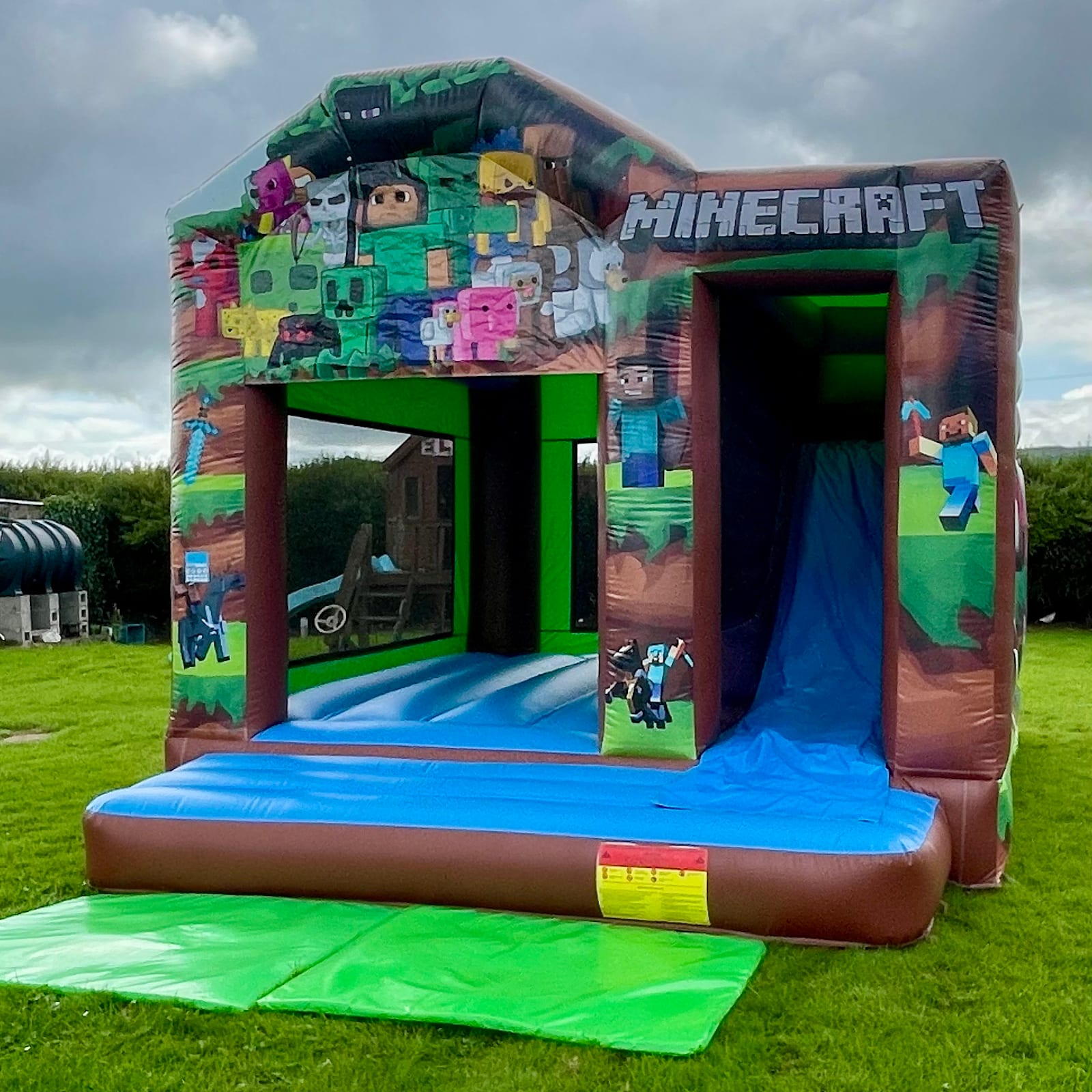 Minecraft Castle with Large slide 18ftx15ft