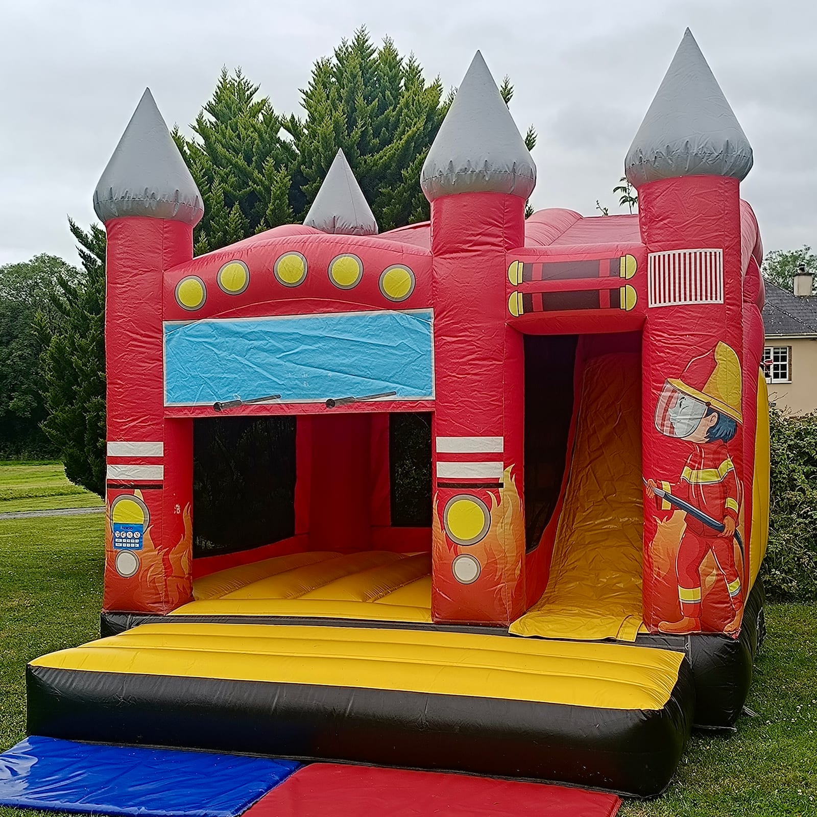 Firetruck Castle, Large slide 17x14ft