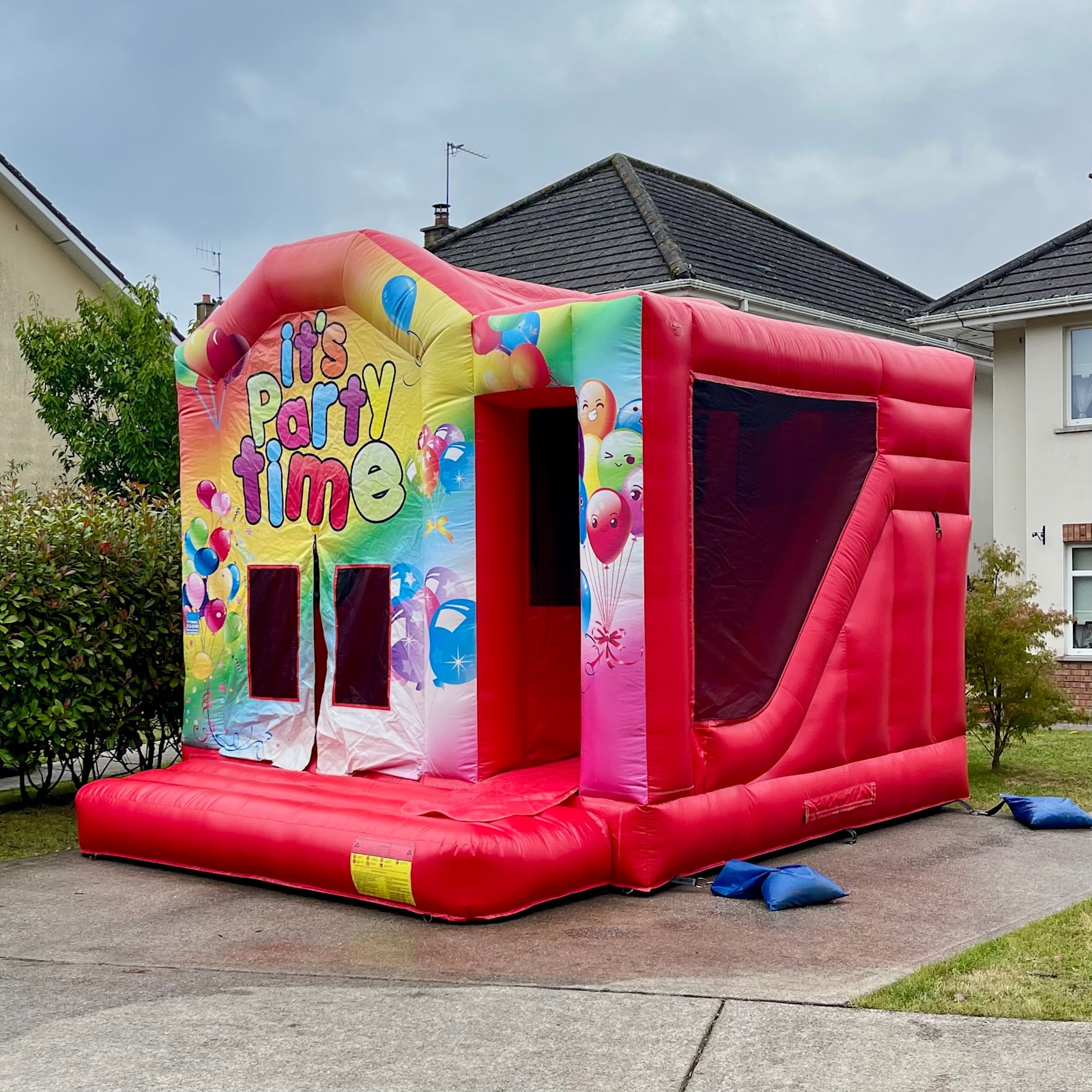 Party Time castle, Large slide 17x14