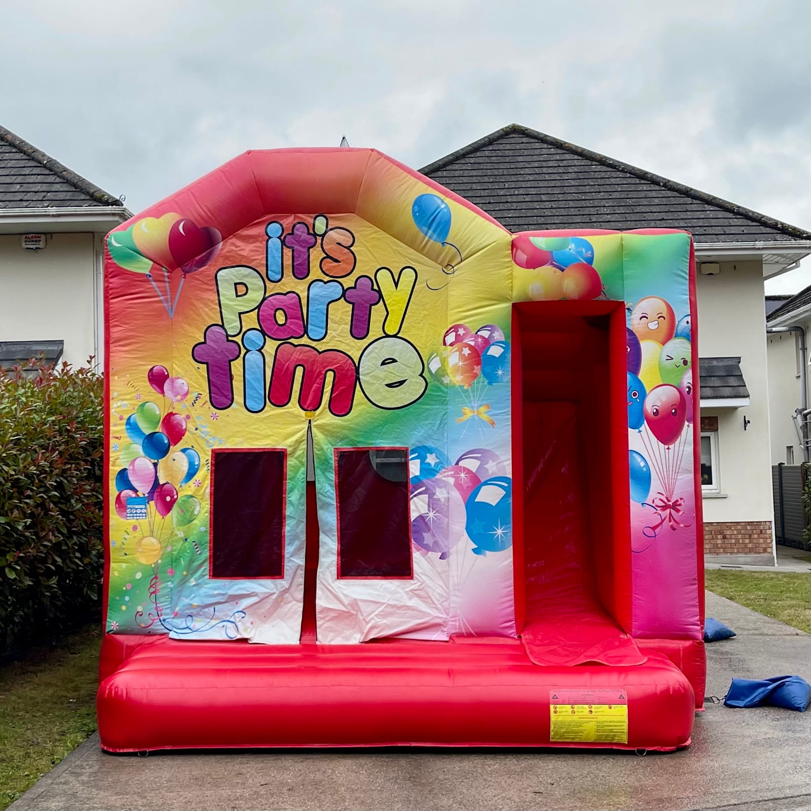 Party Time castle, Large slide 17x14