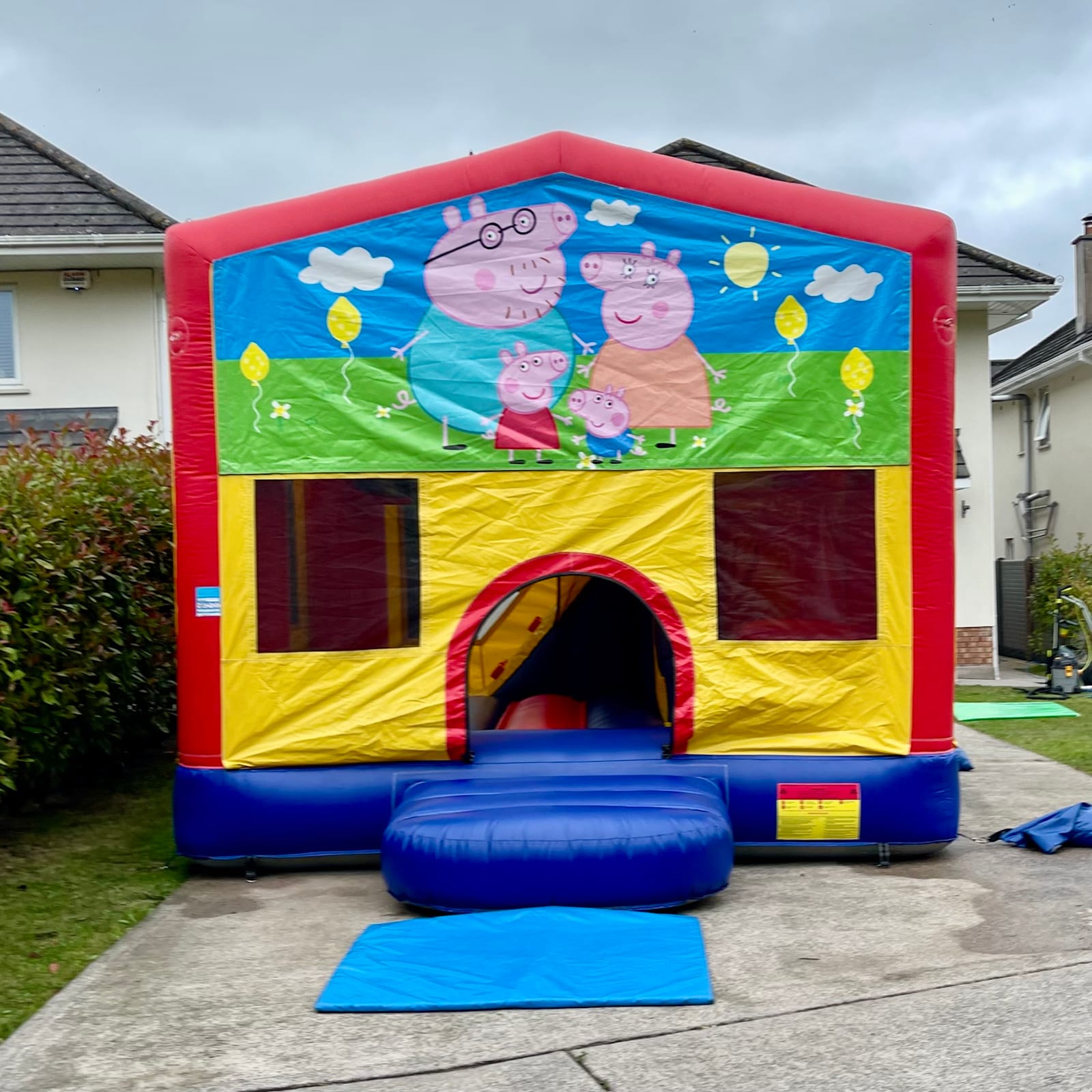 Peppa Pig Bouncy Castle with 6ft Slide 14ftx14ft
